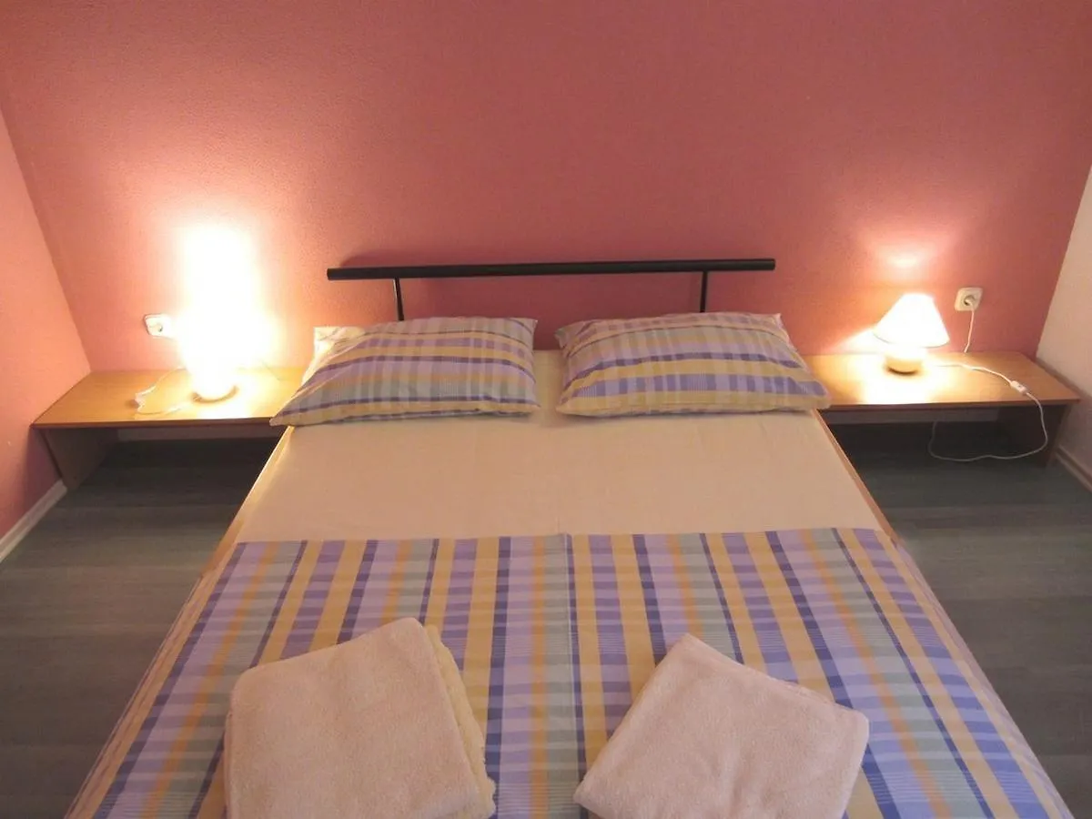 Apartments Zdenka Donji Okrug  Donji Okrug (Ciovo)