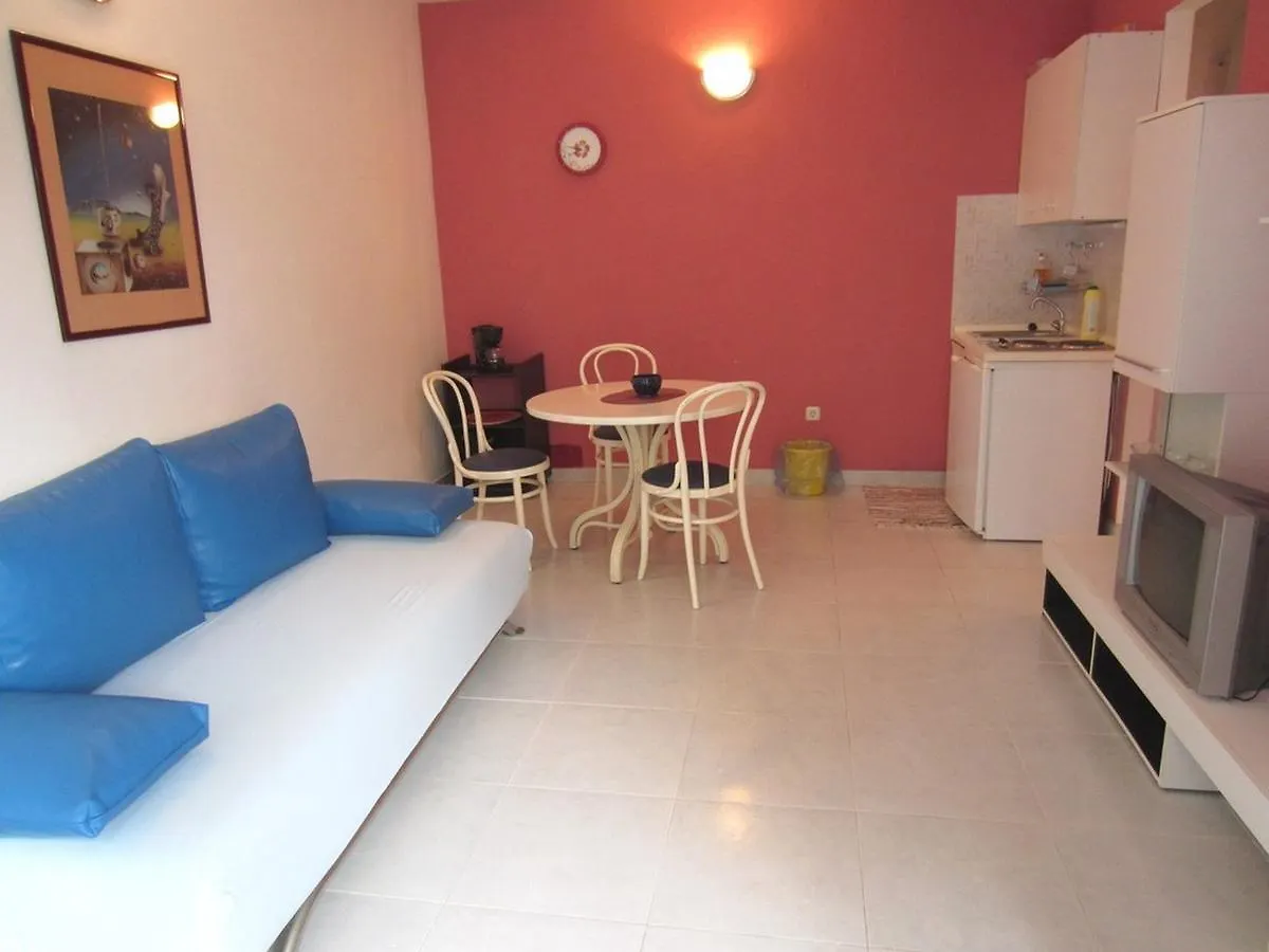 Apartments Zdenka Donji Okrug  Donji Okrug (Ciovo)