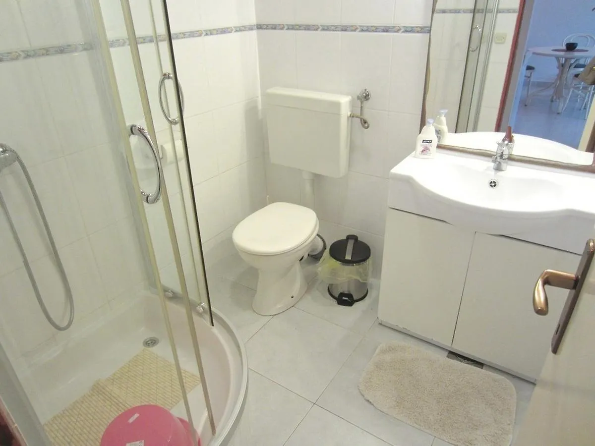 Apartments Zdenka Donji Okrug  Donji Okrug (Ciovo)